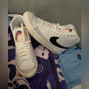 Womens Blazer Mid ‘77